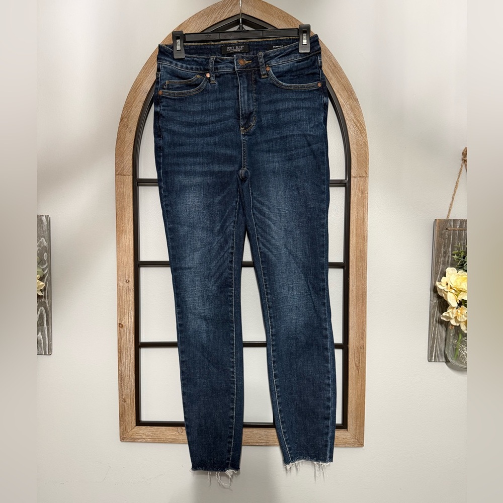 Judy Blue Tummy Control and Butt Lifting REG/CURVY Triple Threat Skinny Jeans
